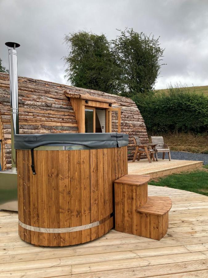 Delor - Bryntalch Glamping Pods Hotel มอนต์โกเมอรี ภายนอก รูปภาพ